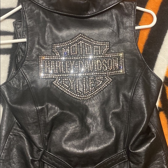 Cute woman’s cut vest - Picture 1 of 2